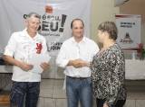 A Prefeitura, por meio da Secretaria de Habitação, entregou nessa terça (18/9) para moradores do Espinheiro I e II o registro geral com a transferência de propriedade aos beneficiários do Programa de Regualarização Fundiária. - Fotografo: Mauro Artur Schlieck - Data: 19/09/2012