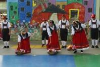 Dança, circo e música marcaram, na tarde desta segunda-feira (12/11), a abertura da Minifesta das Flores na Apae Joinville. Exposição de flores, plantas e orquídeas permanece na entidade até quarta  - Fotografo: Agobar Gonçalves Filho - Data: 12/11/2012