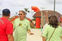 O prefeito de Joinville, Carlito Merss, visitou todo o parque antes da solenidade de inauguração. A comunidade aproveitou para agradecer pelo espaço de lazer - Fotografo: Mauro Artur Schlieck - Data: 06/11/2011