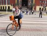 Sistema de aluguel de bicicletas que já funciona no Rio de Janeiro e São Paulo está em Joinville durante o Festival de Dança com estações no Centreventos Cau Hansen e praça Nereu Ramos, com oferta de dez bicicletas em cada ponto.  - Fotografo: Mauro Artur Schlieck - Data: 25/07/2012