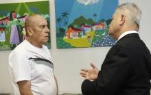 Prefeito Udo Döhler recebe o artista plástico Armando Sell e dá início a exposição de obras de artisitas joinvillenses nos gabinetes do prefeito e vice - Fotografo: Jaksson Zanco - Data: 25/03/2013