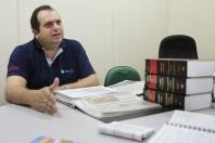 O Procon de Joinville oferece suporte ao consumidor e soluciona 87% dos casos. Além da tradicional pesquisa de preços o órgão defensor do consumidor presta outros serviços, lembra o gerente da unidade, Jorge Nemer. - Fotografo: Mauro Artur Schlieck - Data: 25/04/2012