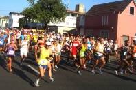 No último domingo (11) as ruas de Joinville ficaram ainda mais bonitas. Logo cedo, às 8 horas, houve a largada para a 19ª Meia Maratona Corville/Felej, na Arena, com a participação de 649 atletas no total dos três percursos da prova. - Fotografo: Divulgação - FELEJ - Data: 12/03/2012