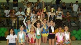 Meninas da ginástica rítmica de Joinville ganharam título e medalhas em Blumenau - Fotografo: Arquivo Pessoal/Divulgação - Data: 15/09/2014