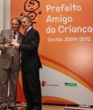 O prefeito de Joinville, Carlito Merss, recebeu nesta quarta-feira (27/6) o Prêmio Prefeito Amigo da Criança da Fundação Abrinq. Joinville foi o único município de Santa Catarina a receber o destaque nacional. - Fotografo: Divulgação - Data: 27/06/2012