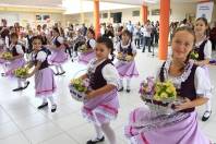 A manhã desta sexta-feira (25/05) foi de festa nas escolas municipais de Joinville. Os alunos participantes do Programa de Dança na Escola comemoraram a classificação de suas coreografias na seletiva do 30º Festival de Dança de Joinville (foto na Escola Municipal Pastor Hans Müller) - Fotografo: Kátia Nascimento - Data: 25/05/2012
