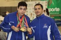 atleta de Joinville Chris Damian Merino Cutino, 14 anos, foi o grande destaque da ginástica artística. Na foto com o pai e treinador Damian Cutino - Fotografo: Phelippe José/Felej/Secom - Data: 23/09/2014