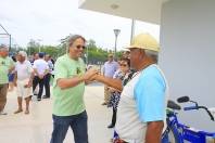 O prefeito de Joinville, Carlito Merss, visitou todo o parque antes da solenidade de inauguração. A comunidade aproveitou para agradecer pelo espaço de lazer - Fotografo: Mauro Artur Schlieck - Data: 06/11/2011