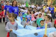 A Semana da Pátria reserva dez desfiles em diferentes bairros de Joinville. Na manhã desta quinta-feira (6/9) o evento aconteceu no Aventureiro. A Banda do Corpo de Bombeiros Voluntários abriu o desfile. Na foto alunos do CEI Castelo Branco. - Fotografo: Mauro Artur Schlieck - Data: 06/09/2012