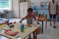 projeto “Reutilizar para brincar”, das professoras Maria Salete Caetano e Juliana Villian Chiminelli, da turma do Maternal 2, instigou crianças de 3 anos a transformar materiais recicláveis em brinquedos - Fotografo: Secom/Divulgação - Data: 11/11/2014