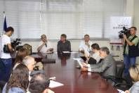 Em entrevista coletiva à imprensa, o prefeito de Joinville, Carlito Merss, e o secretário da Saúde, Tarcísio Crocomo, esclarecem sobre as ações que estão sendo feitas para atender a demanda oftalmológica na cidade. - Fotografo: Mauro Artur Schlieck - Data: 21/11/2011