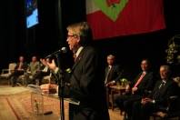 O prefeito Carlito Merss faz discurso durante a assinatura do protocolo de intenções que oficializa a decisão da empresa GMB de construir fábrica em Joinville, nesta quinta-feira (24/2). - Fotografo: Kátia Nascimento - Data: 24/02/2012