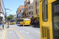 A pé, de ônibus, de bicicleta ou de carona. Neste sábado (22/9), estas alternativas de transporte marcaram o Dia Mundial sem Carro em Joinville. A rua Nove de Março teve corredo de ônibus. - Fotografo: Mauro Artur Schlieck - Data: 22/09/2012