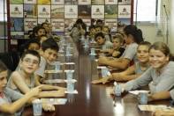 Alunos da Escola Amador Aguiar visitaram a sala do Colegiado da Prefeitura Municpal de Joinville nesta sexta-feira (19/10). - Fotografo: Kátia Nascimento - Data: 19/10/2012
