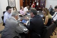 Assinatura de dois Convênios de Cooperação Técnica entre a Prefeitura de Joinville e a Caixa Econômica Federal - Fotografo: Jaksson Zanco - Data: 17/04/2013