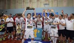Leco atleta do futsal masculino  de joinville fetejando o título de campeão dos 54º  Jasc em Itajaí.  - Data: 20/11/2014