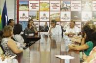 Imagens da assinatura da Lei que institui a Política Municipal de Fomento à Economia Solidária e Lei que dispõe sobre a Política, o Plano e a Segurança Alimentar e Nutricional em Joinville nesta segunda-feira (12/11) - Fotografo: Kátia Nascimento - Data: 12/11/2012