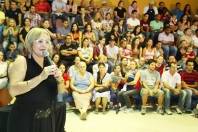 A Prefeitura de Joinville, por meio da Secretaria de Educação, entregou hoje (15/3) as obras de reforma e melhorias no Centro de Educação Infantil Sementinha. A diretora Cláudia Medeiros Soares destacou as parcerias e o envolvimento comunitário. - Fotografo: Mauro Artur Schlieck - Data: 15/03/2012