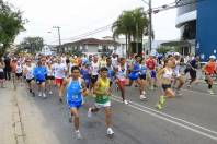 Depois de 30 dias de contagem regressiva para a Semana Nacional de Trânsito (SNT) 2012, começou na manhã deste domingo (16/9) a primeira ação em Joinville com a Caminhada e Corrida do IOT - Instituto de Ortopedia e Traumatologia. - Fotografo: Mauro Artur Schlieck - Data: 16/09/2012