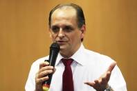 A Semana Municipal de Conscientização sobre a Segurança e Saúde no Trabalho teve início nesta quarta-feira (25/4) e um dos eventos foi a palestra com o médico Zuher Handar. - Fotografo: Kátia Nascimento - Data: 25/04/2012