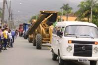 A Semana da Pátria reserva dez desfiles em diferentes bairros de Joinville. Na manhã desta quinta-feira (6/9) o evento aconteceu no Aventureiro. A Banda do Corpo de Bombeiros Voluntários abriu o desfile. Na foto equipe da Secretaria Regional do Aventureiro. - Fotografo: Mauro Artur Schlieck - Data: 06/09/2012