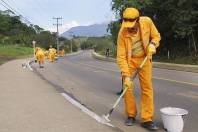Com apoio da Secretaria Distrital de Pirabeiraba e parceria com a Conurb, A Prefeitura de Joinville inaugura neste sábado(16), às 10 horas, em Pirabeiraba, a nova calçada da rua 15 de Outubro, na localidade do Rio Bonito. - Fotografo: Ruy Ferrari - Data: 15/06/2012