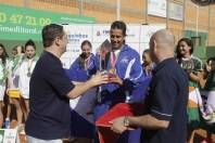 José Luiz treinador de tenis feminino de Joinville recebendo o troféu de campeão geral entregue pelo coordenador da Fesporte - Fotografo: Phelippe José - Data: 30/07/2015