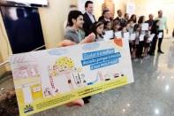 Premiação dos alunos de cinco escolas municipais que participaram do concurso cultural para escolha de frase e desenho para compor o carnê do IPTU 2014  - Fotografo: Rogerio da Silva - Data: 22/11/2013