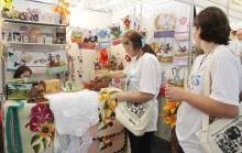 Aberta oficialmente nesta sexta-feira (29/6), em Joinville, a III Feira Sustentável de Santa Catarina. Biscoitos, pães, defumados, geleias, polpa de frutas e produtos de artesanato são algumas das opções que estão disponíveis ao visitante. - Fotografo: Mauro Artur Schlieck - Data: 29/06/2012