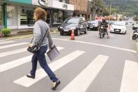 A partir de segunda-feira (5/3), a Companhia de Desenvolvimento e Urbanização de Joinville (Conurb) vai intensificar as ações de fiscalização nas faixas de pedestre em todo o município.  - Fotografo: Mauro Artur Schlieck - Arquivo SECOM - Data: 29/02/2012