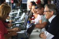  A Prefeitura de Joinville esteve presente na Festa do Trabalhador da RIC/Record, nesta terça-feira (01/05) e ofereceu várias atividades para a comunidade. Entre elas, lazer e prestação de serviços. O prefeito Carlito Merss prestigiou o evento. - Fotografo: Kátia Nascimento - Data: 01/05/2012