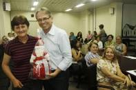 Imagens da assinatura da Lei que institui a Política Municipal de Fomento à Economia Solidária e Lei que dispõe sobre a Política, o Plano e a Segurança Alimentar e Nutricional em Joinville nesta segunda-feira (12/11) - Fotografo: Kátia Nascimento - Data: 12/11/2012