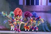 A noite deste sábado (21/7) no Festival de Dança de Joinville teve apresentações de Danças Populares. Na Categoria Júnior, Programa Dança na Escola - Escola Municipal Pedro Ivo Campos (Joinville/SC) com a coreografia Maracatu. - Fotografo: Mauro Artur Schlieck - Data: 21/07/2012