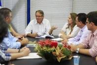 	O prefeito Carlito Merss recebeu na tarde desta segunda-feira (12), do Sebrae, o documento final do Plano Estratégico elaborado para o segmento de Turismo de eventos em Joinville. - Fotografo: Kátia Nascimento - Data: 12/12/2011