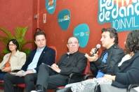 Coletiva de imprensa realiza nesta terça (16) apresentou Julio Bocca (com o microfone), diretor do Ballet Nacional do Uruguai. Vice-prefeito e presidente da Fundação Cultural de Joinville, Rodrigo Coelho, participou da coletiva  - Fotografo: Divulgação/Mauro Artur Schlieck - Data: 16/07/2013