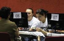 Muitas pessoas estão aproveitando para regularizar o IPTU através do Programa de Recuperação Fiscal - Recuperar. O atendimento ao público está sendo feito das 8 às 18 horas, sem intervalo para o almoço no Centreventos Cau Hansen - Fotografo: Kátia Nascimento - Data: 14/12/2011