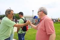 O prefeito de Joinville, Carlito Merss, visitou todo o parque antes da solenidade de inauguração. A comunidade aproveitou para agradecer pelo espaço de lazer - Fotografo: Mauro Artur Schlieck - Data: 06/11/2011
