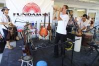 	A Fundação Municipal Albano Schmidt (FUNDAMAS) promoveu uma tarde de atividades no Parque da Cidade, nesta quinta-feira (8/3), para festejar os 45 Anos de existência em Joinville. Corte de cabelo, manicure, exposição e apresentações artísticas fizeram parte da programação. - Fotografo: Kátia Nascimento - Data: 08/03/2012