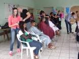 Moradoras do bairro Aventureiro aproveitaram uma manhã diferente, nesta quinta-feira (24/05), no Centro de Referência de Assistência Social Parque Joinville. Foi organizado no CRAS, o Dia da Beleza, no qual as participantes fizeram cortes de cabelo gratuitos. - Fotografo: Divulgação Secretaria de Assistência Social - Data: 25/05/2012