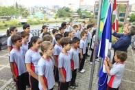 O Hasteamento do Pavilhão Nacional aconteceu nesta quarta-feira (4/4) com a presença da Escola Municipal Professor Aluizius Sehnem e da Banda do Corpo de Bombeiros Voluntários de Joinville. - Fotografo: Kátia Nascimento - Data: 04/04/2012