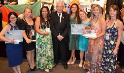 As professoras Jaqueline Mascarenhas, Vlaviane Koch e a auxiliar de direção Jucélia Schroeder, em Brasília - Fotografo: Divulgação/MEC - Data: 13/12/2013