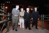 Depois do descerramento de inauguração da Passarela Charlot o Dr Carlos Adauto Vieira e sua esposa, Marcia Otília Moritz, fizeram a travessia da passarela acompanhados do prefeito Carlito Merss e do presidente da Câmara de Vereadores de Joinville, Odir Nunes. - Fotografo: Mauro Artur Schlieck - Data: 26/03/2012