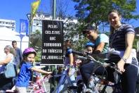 A pé, de ônibus, de bicicleta ou de carona. Neste sábado (22/9), estas alternativas de transporte marcaram o Dia Mundial sem Carro em Joinville. - Fotografo: Mauro Artur Schlieck - Data: 22/09/2012