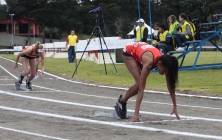 Atletismo feminino de joinville competindo nos 27º Joguinhos de SC em Caçador = atleta Bruna Maria Cestrem(Vermelho) - Fotografo: Phelippe José da Silva - Data: 29/07/2014