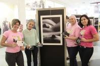 Ação de entrega dos postais da campanha câncer de mama no Shopping Mueller - Fotografo: Phelippe José - Data: 14/10/2014