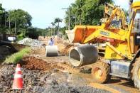 A obra do Binário do Vila Nova, na Rua Leopoldo Beninca é uma parceria da Prefeitura de Joinville com o Governo do Estado e está em fase de abertura do novo trajeto e drenagem. - Fotografo: Kátia Nascimento - Data: 27/04/2012