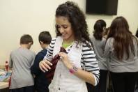 Abertura da caixa com cartas e presentes vindas da Inglaterra para alunos da Escola Municipal Hilda Anna Krisch - Fotografo: Rogerio da Silva - Data: 01/07/2015