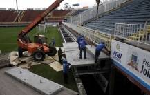 Colocação das estruturas de concreto para instalação das cadeiras na obra de ampliação dsa Arena Joinville - Fotografo: Phelippe José - Data: 04/09/2015