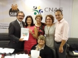 Em viagem à Brasília (01/03), a Secretária de Assistência Social, Rosemeri Costa,  participou da entrega do Plano Estadual de Capacitação do Sistema Único de Assistência Social – PEC/SUAS à Secretária Nacional de Assistência Social, Sra. Denise Ratmann Arruda Colin. - Fotografo: Divulgação Secretaria Assistência Social - Data: 01/03/2012