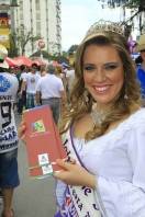 O sábado (22/10) está movimentado na Via Gastronômica de Joinville coma realização do Stammtisch da Via Gastronômica. A 2ª Princesa da Festa das Flores 2010 aproveitou para convidar o público para inauguração Parque da Cidade - Fotografo: Mauro Artur Schlieck - Data: 22/10/2011